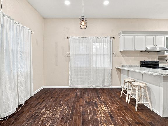 5th image of 502 W 4th Street