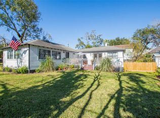 1030 Forest Rd, Clear Lake Shores, TX 77565