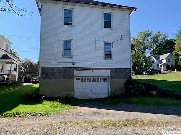 3rd image of 122 Cole Ave