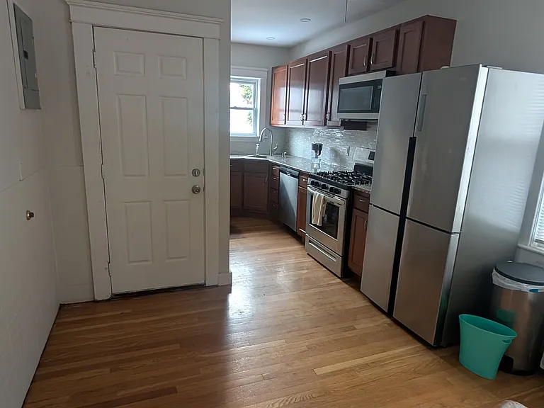 95 Woodbine St — Photo 28