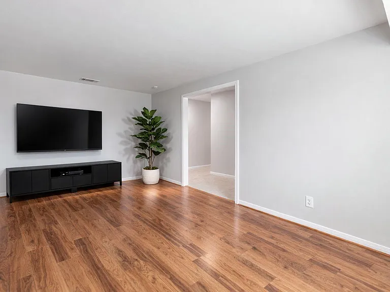5758 Greencraig Dr — Photo 6
