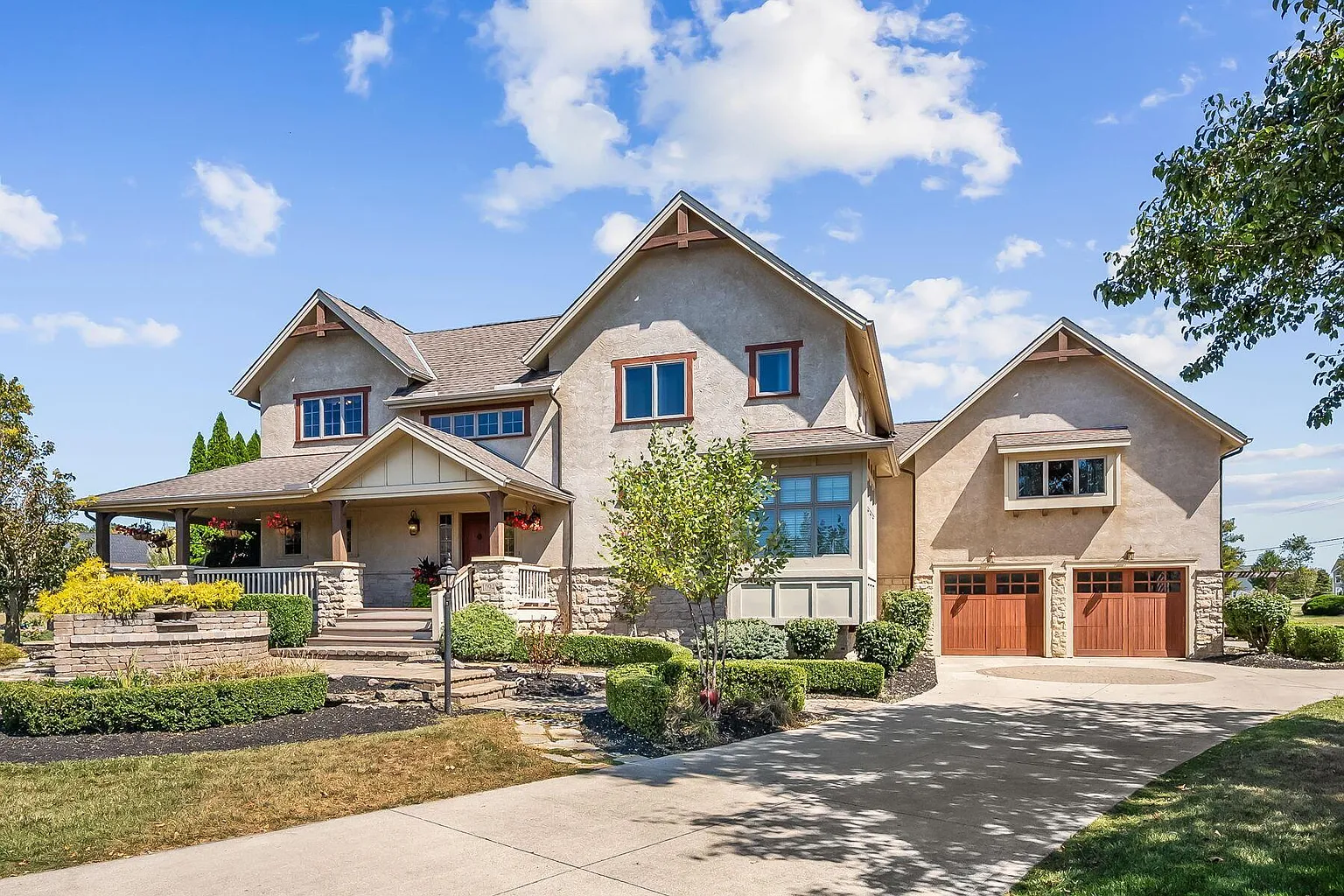 1094 Forsyth Ln photo 1