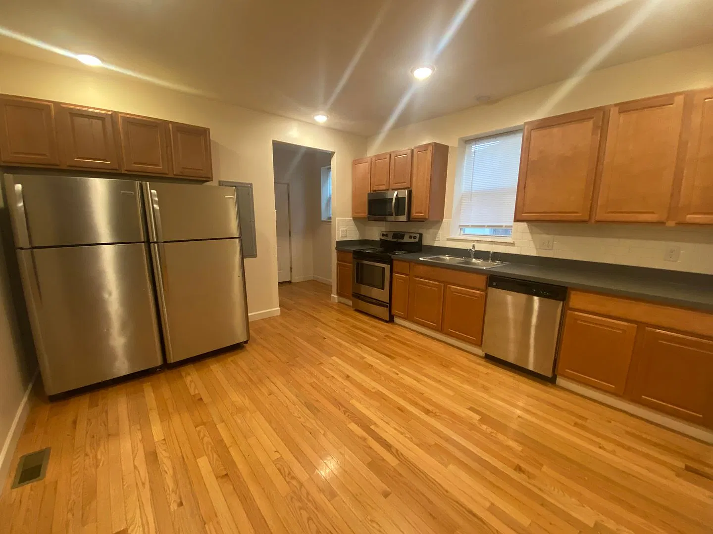 1539 Summit St. — Photo 2