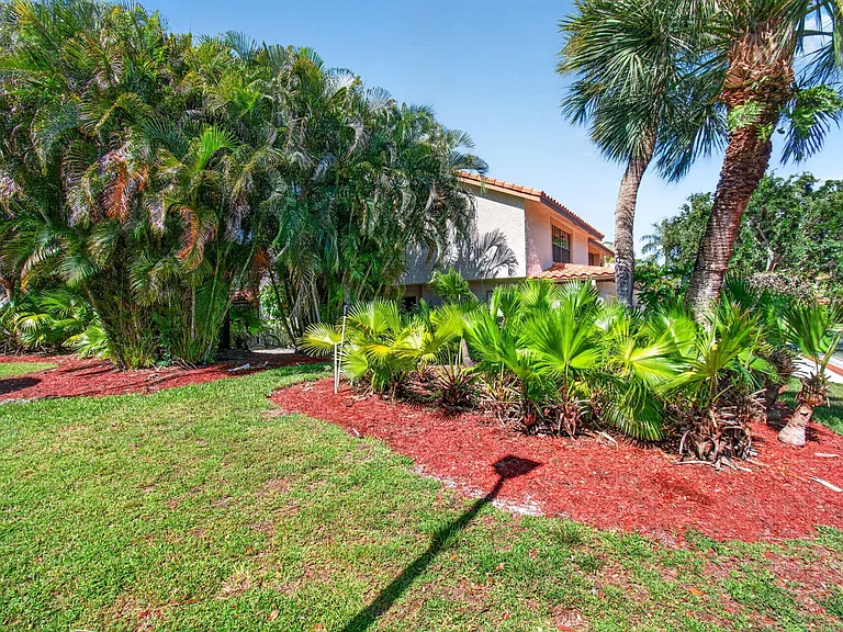 7865 La Mirada Dr — Photo 56