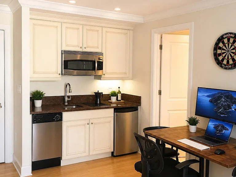 1701-15 Locust St #2006 — Photo 3