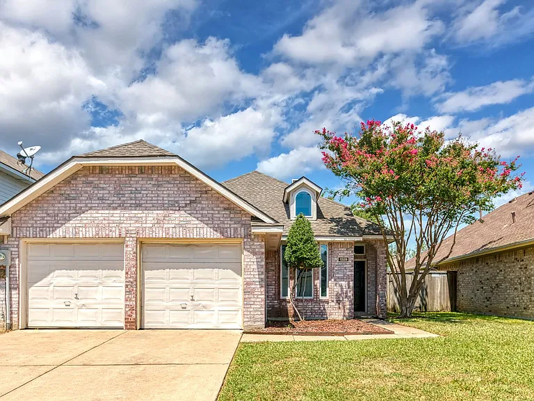1329 Maywood Ct — Photo 25