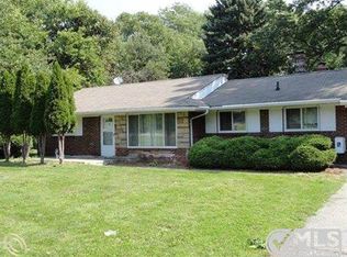 2479 Emerson Ave, Bloomfield Hills, MI 48302