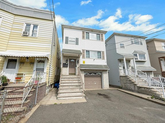 3rd image of 149 Hobart Ave