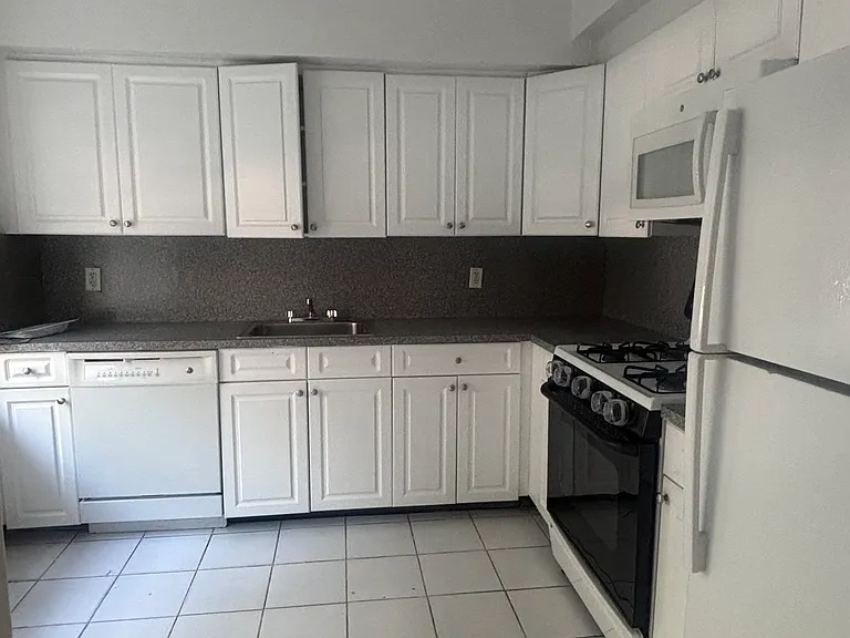 185-02 64th Ave #2B — Photo 1