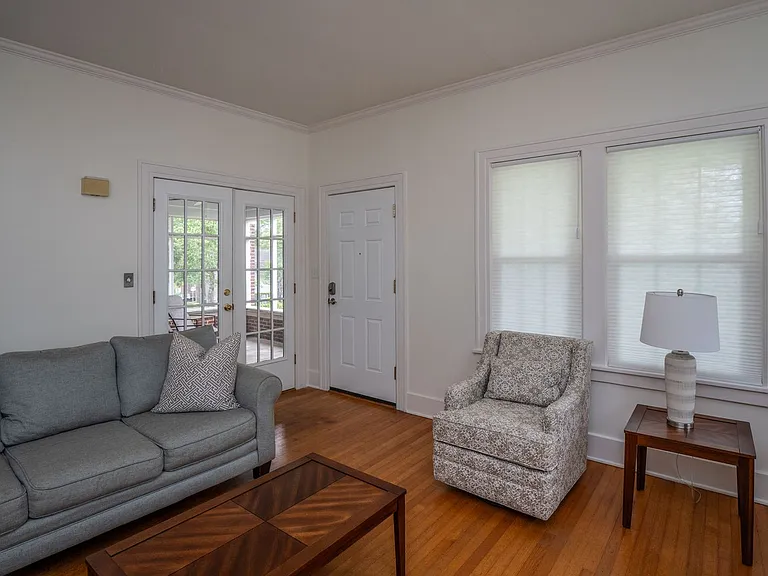 303 N Woodrow St — Photo 12