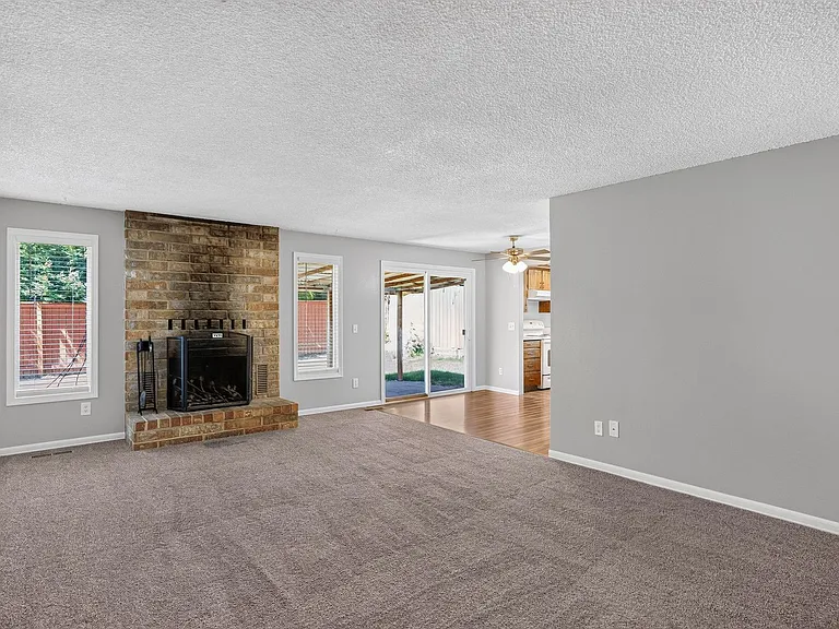 785 SW Bella Vista Pl — Photo 4