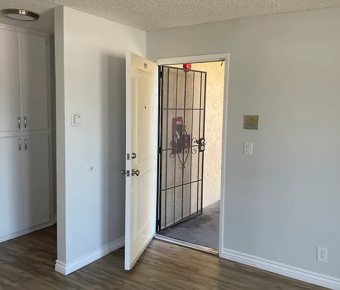 13920 Doty Ave #2 — Photo 6