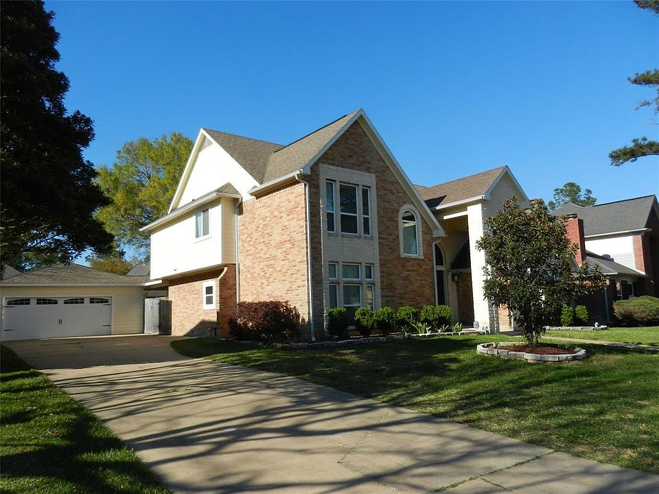 1st image of 18222 Longmoor Dr