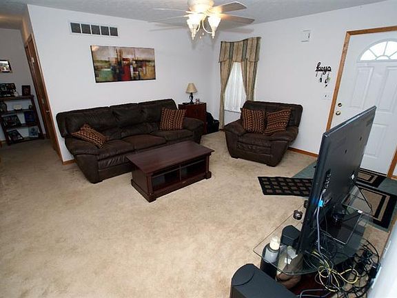 5th image of 2719 Urmston Ave