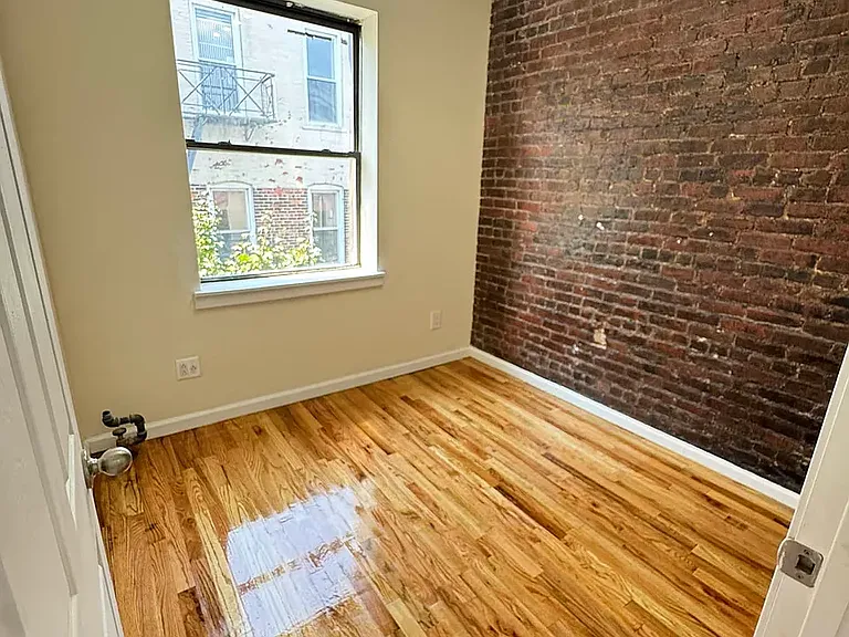 536 E 5th St #21 — Photo 8