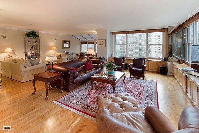 2nd image of 117 E 57th St APT 33B