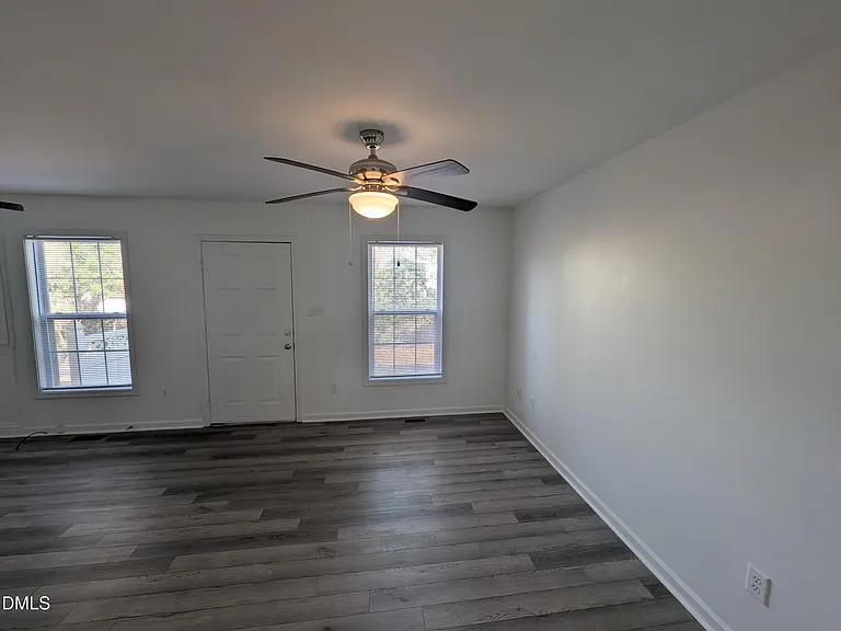 1005 Shades Pl — Photo 8