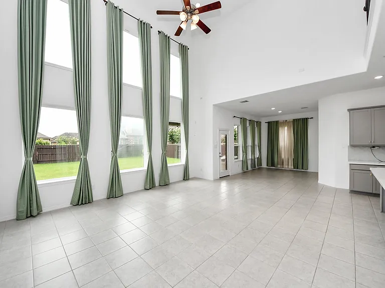 2210 Captain Davis Dr — Photo 5