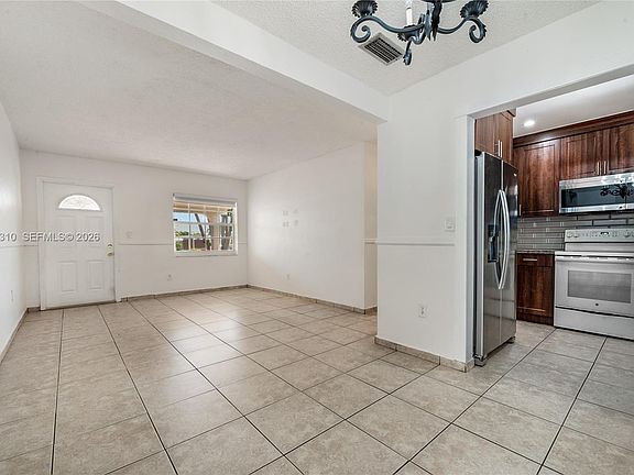4th image of 10240 SW 35th St