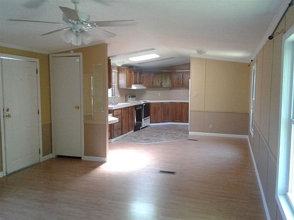 4th image of 1401 N 23rd St Trlr 90