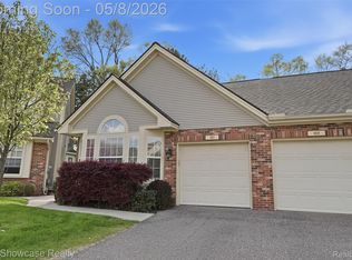 1021 Willowood Ct, Fenton, MI 48430