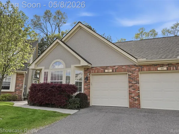 1021 Willowood Ct, Fenton, MI 48430