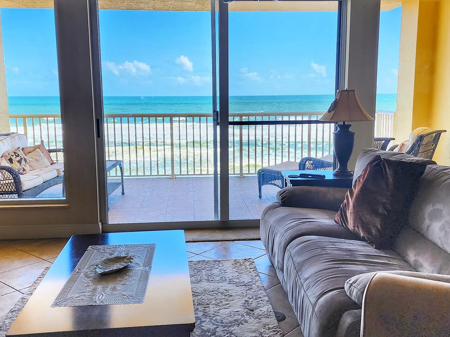 3 bed, 3.0 bath, 2330 sqft, $3,500 — Photo 4