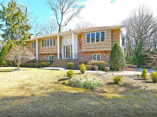 116 Darrow Lane, Greenlawn, NY 11740
