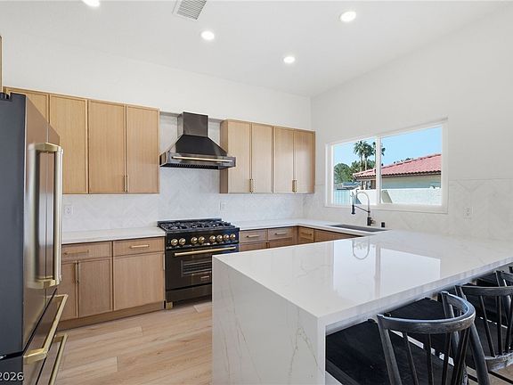 2nd image of 4736 Monument Valley Rd