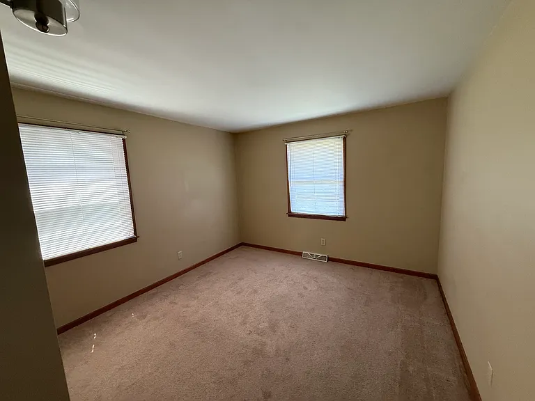 1519 Almond St SW — Photo 9