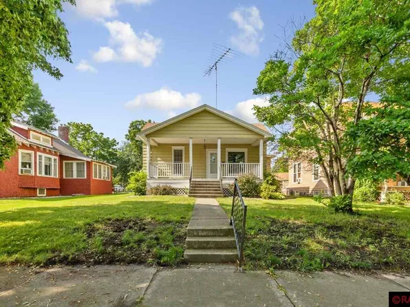 611 3rd Ave NE, Waseca, MN 56093