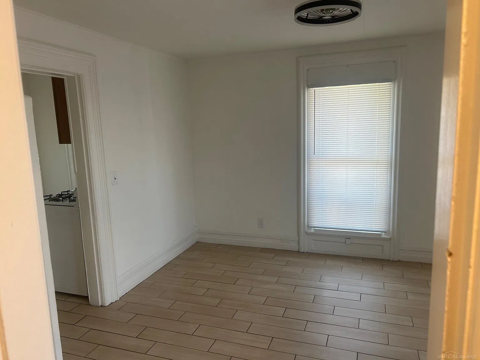 1 bed, 1.0 bath, 750 sqft, $599 — Photo 2