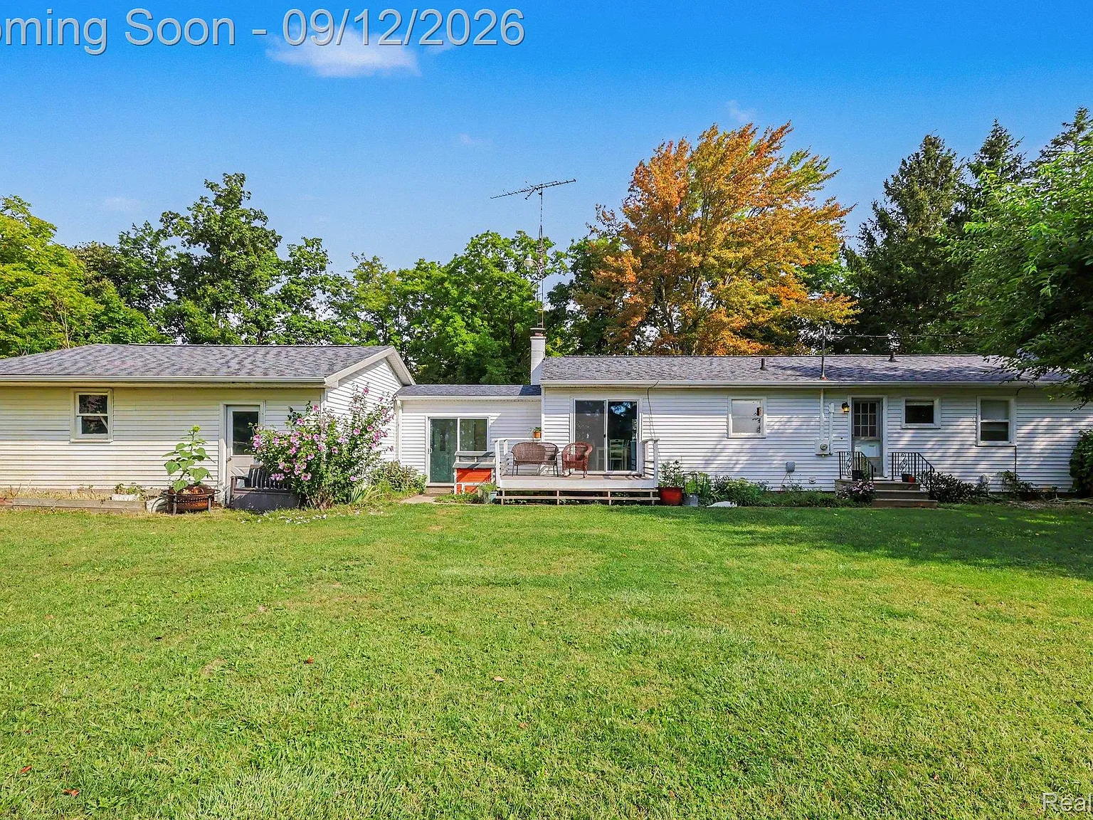 3 bed, 2.0 bath, 2544 sqft, $1,500 — Photo 2
