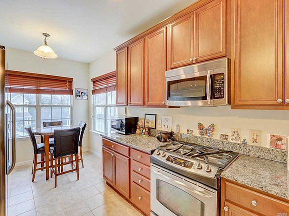 4th image of 160 Southampton Dr