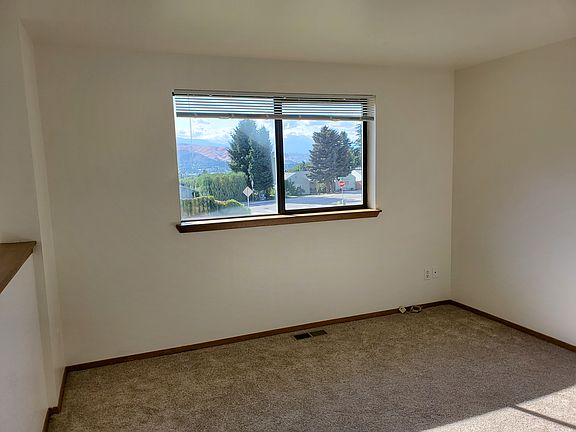5th image of 206-206 Stull Ct NE
