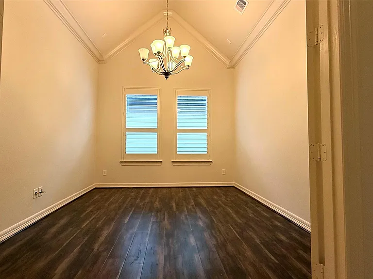 4802 Fairford — Photo 37
