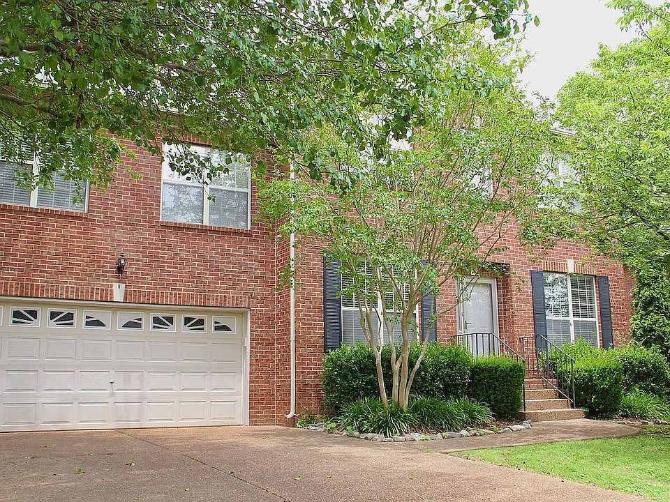 1st image of 210 Wisteria Dr