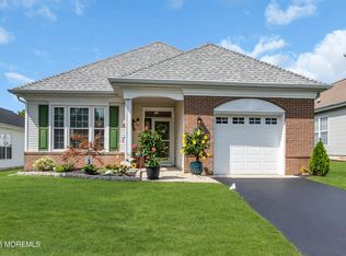 6 Gardenways Ct, Lakewood, NJ
