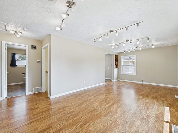 5th image of 517 E Longfellow Ave
