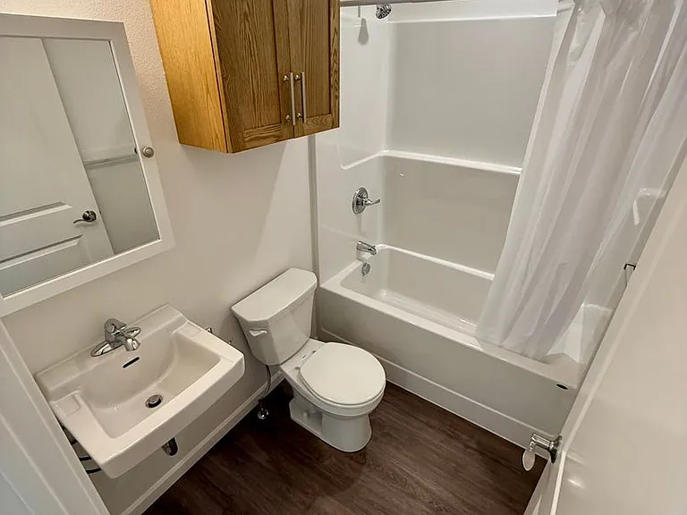 1329 Elm St — Photo 30