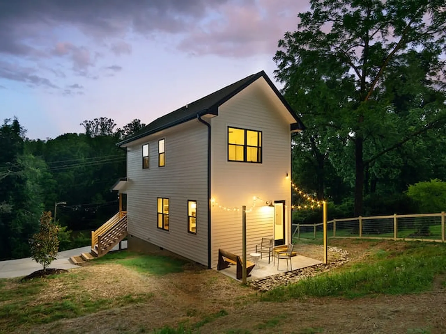 2 bed, 1.5 bath, 966 sqft, $2,100 — Photo 2