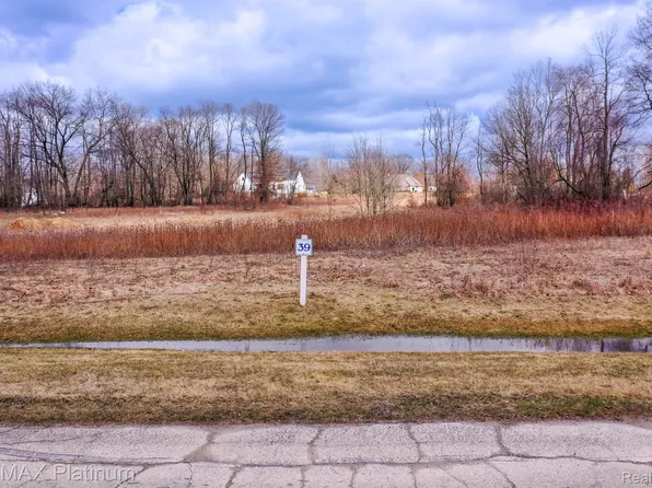 5312 Birch Dr, Davisburg, MI 48350