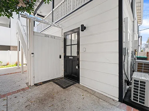 504 1/2 Avocado Ave — Photo 23