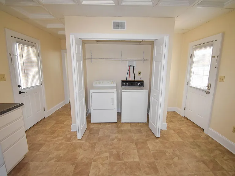 309 Center St — Photo 8