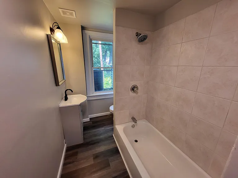 201 E Market St #2R — Photo 10