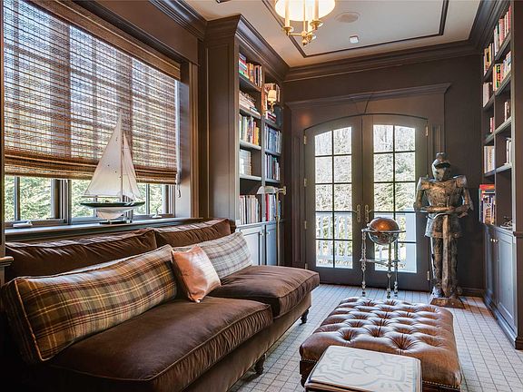 5th image of 48 Lloyd Ln