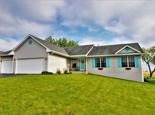 5419 Falcon Crest Dr, Machesney Park, IL 61115