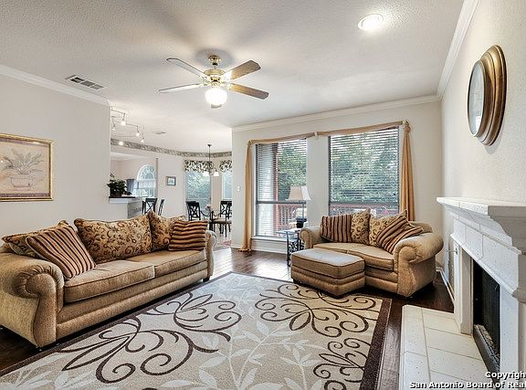 5th image of 42 Silverhorn Dr