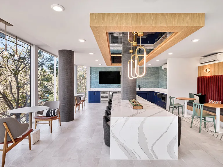 Anton Pacific — Photo 19