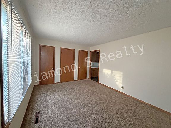 4th image of 2545 S South Pl #B
